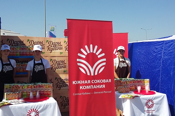 Дегустация соков и нектаров "Дары Кубани" на выставке-ярмарке.